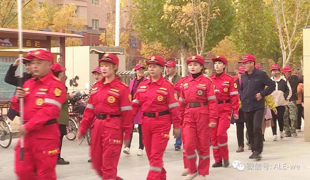 创城路上丨四百余名志愿者走上街头，为“创城”助力添彩！