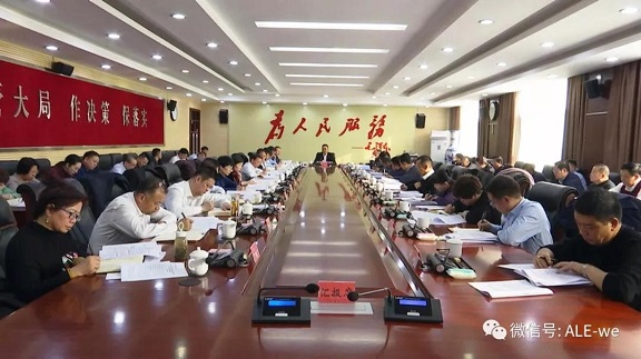 李斌主持召开师市行政常务会议