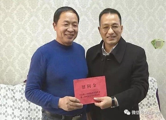 李斌看望慰问模范代表和困难职工