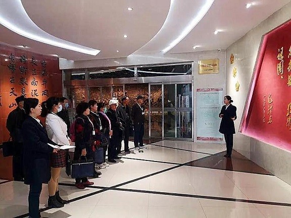银发志愿讲解员演绎三五九旅精神的“诗和远方”