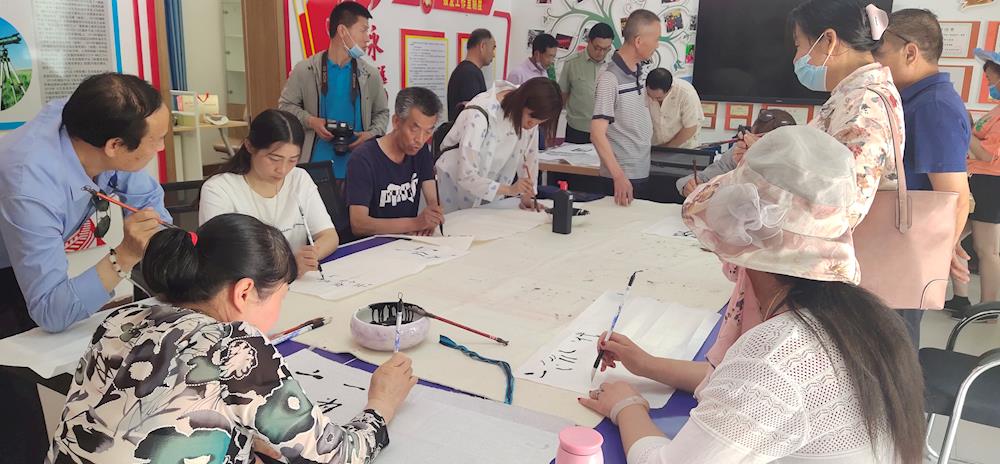 幸福路街道开展“不忘初心、魅力师市”书法文化培训活动