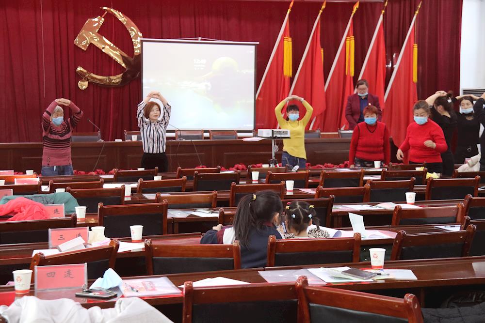 八团举办家政技能服务培训班