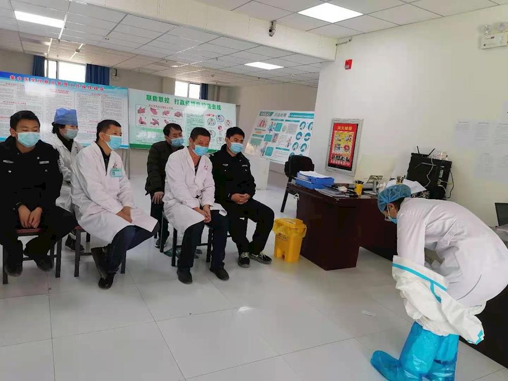 八团加强医学观察点工作人员规范化操作流程培训