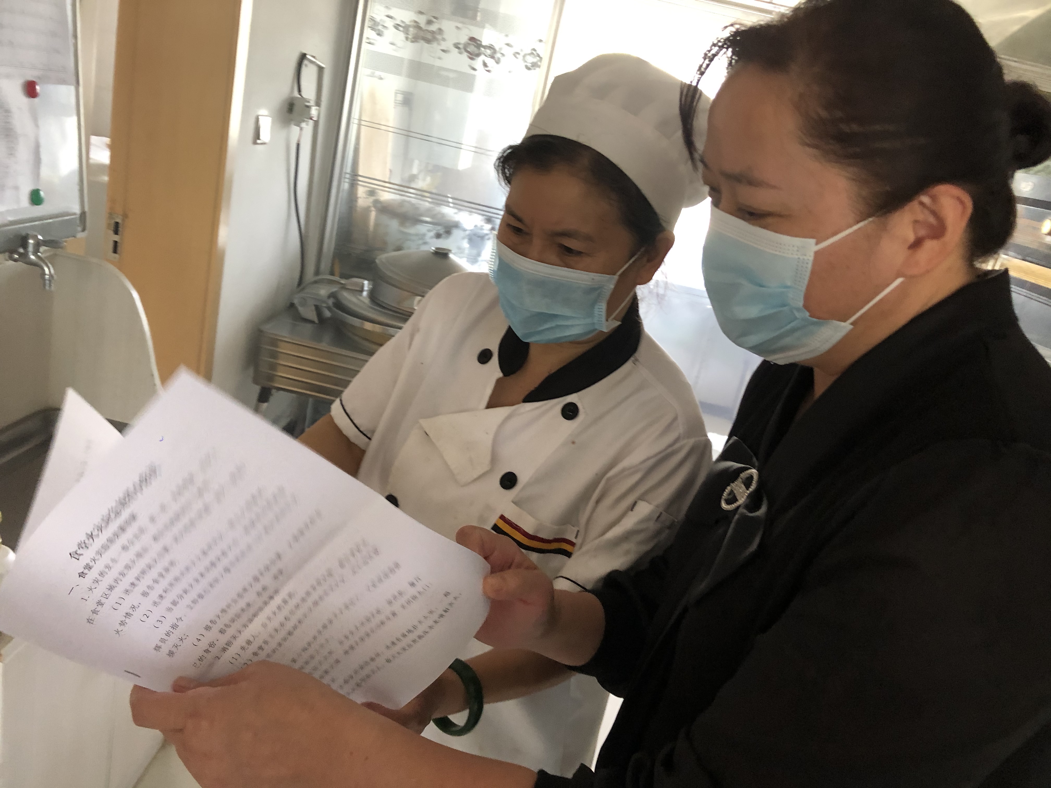 统众公司开展员工食堂消防安全应急演练