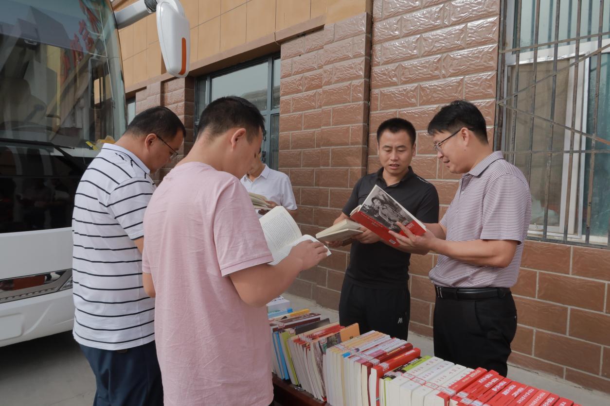 【我为群众办实事】“流动图书车”进企业 丰富职工业余文化生活   