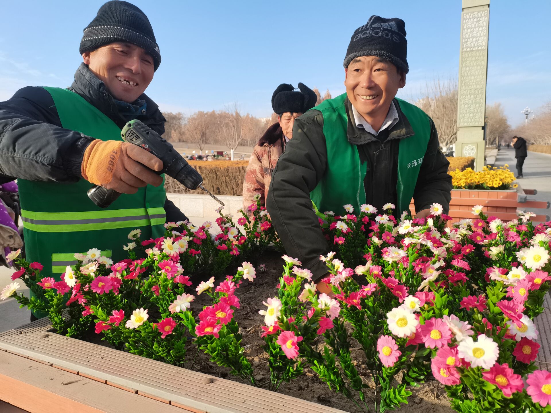 绿景园林绢花造景增添城市靓丽色彩