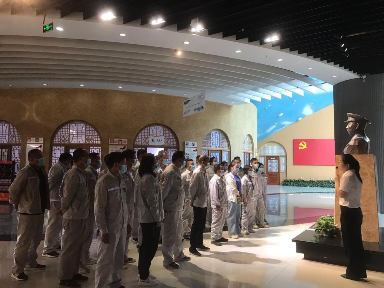 新疆青松化工有限公司开展“强党性、拓展训练展风采”主题党日活动   