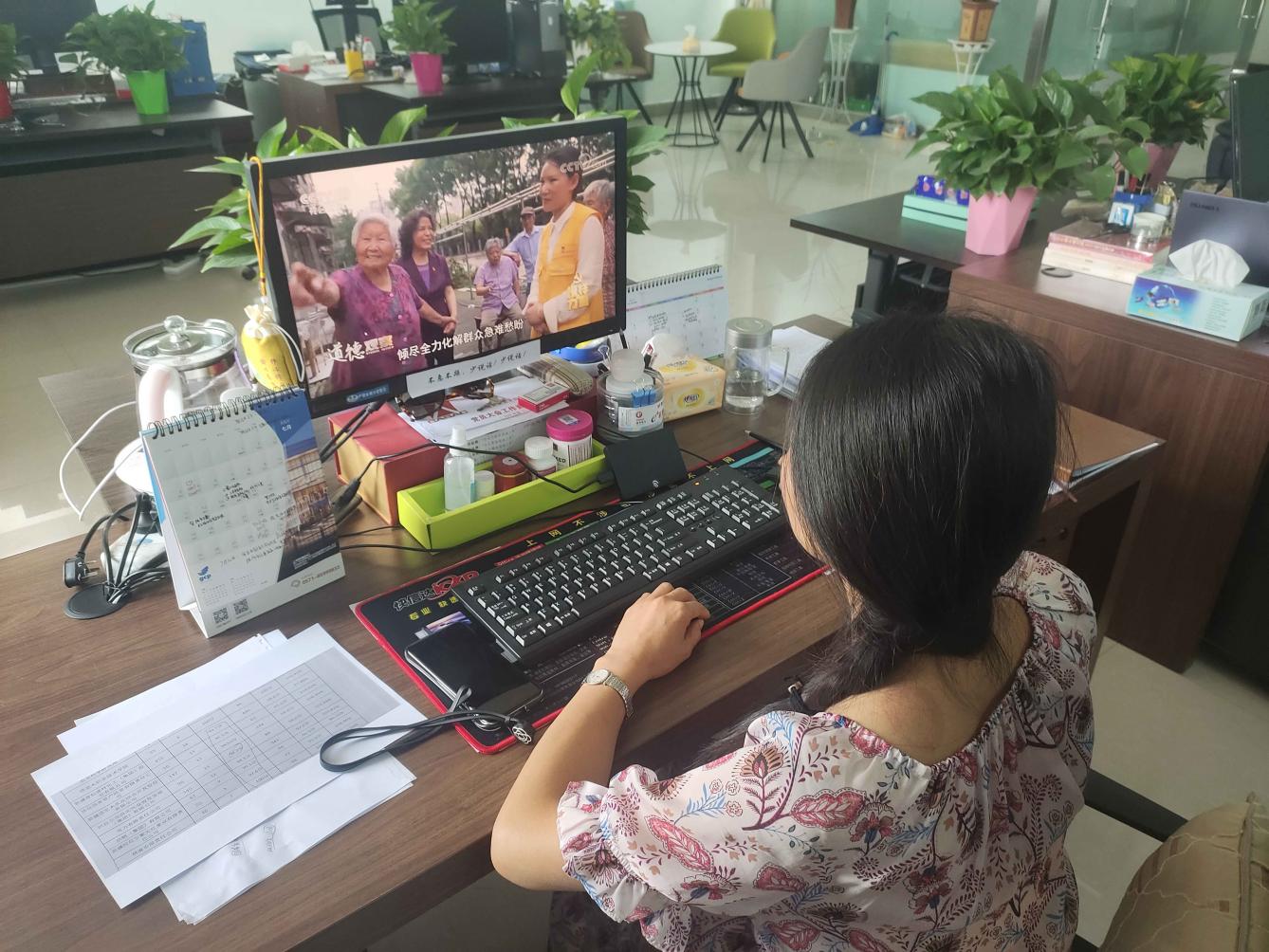 学习榜样事迹  汲取榜样力量  争当榜样党员  国资委党支部组织观看《榜样的力量》（第一季）   