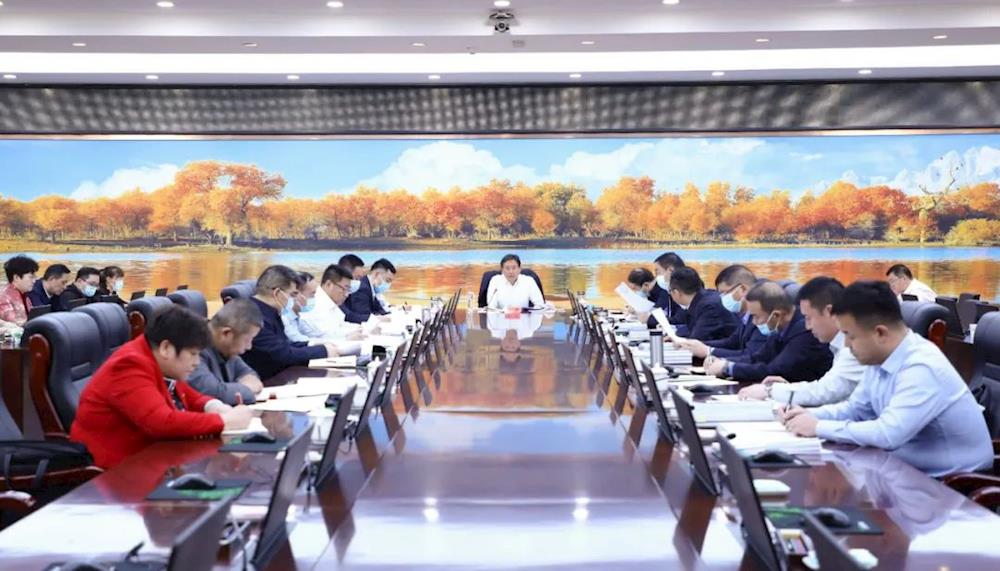 肖勇主持召开师市2023年第1次行政常务会议