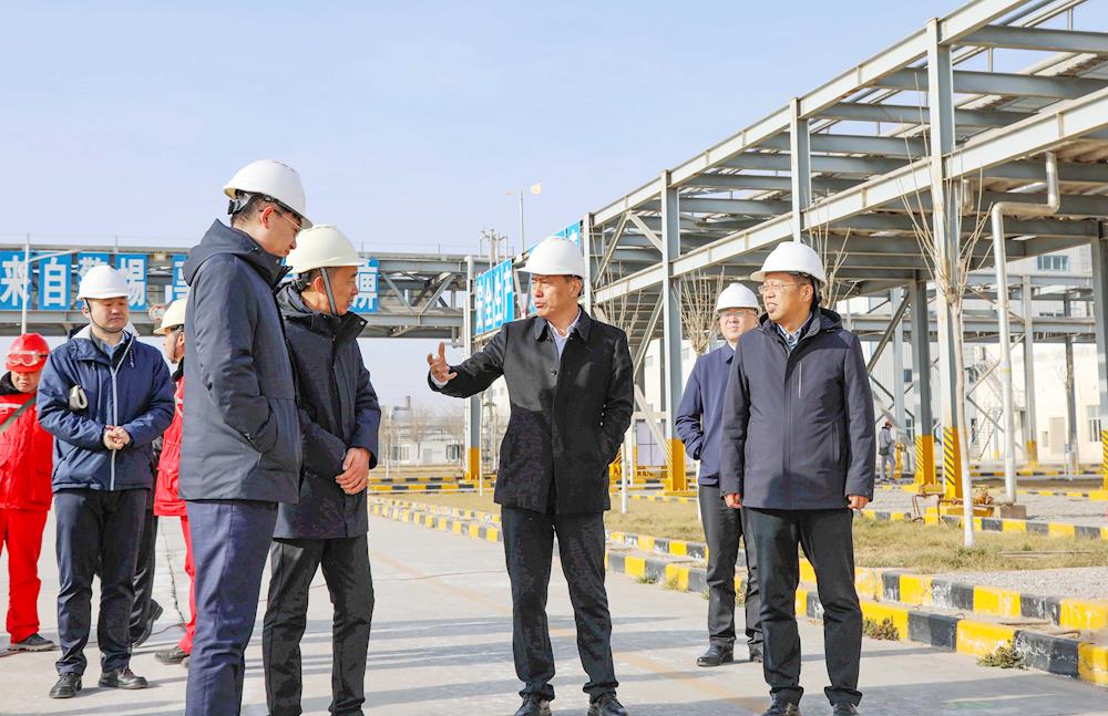 肖勇督导检查市场保供及企业安全生产工作
