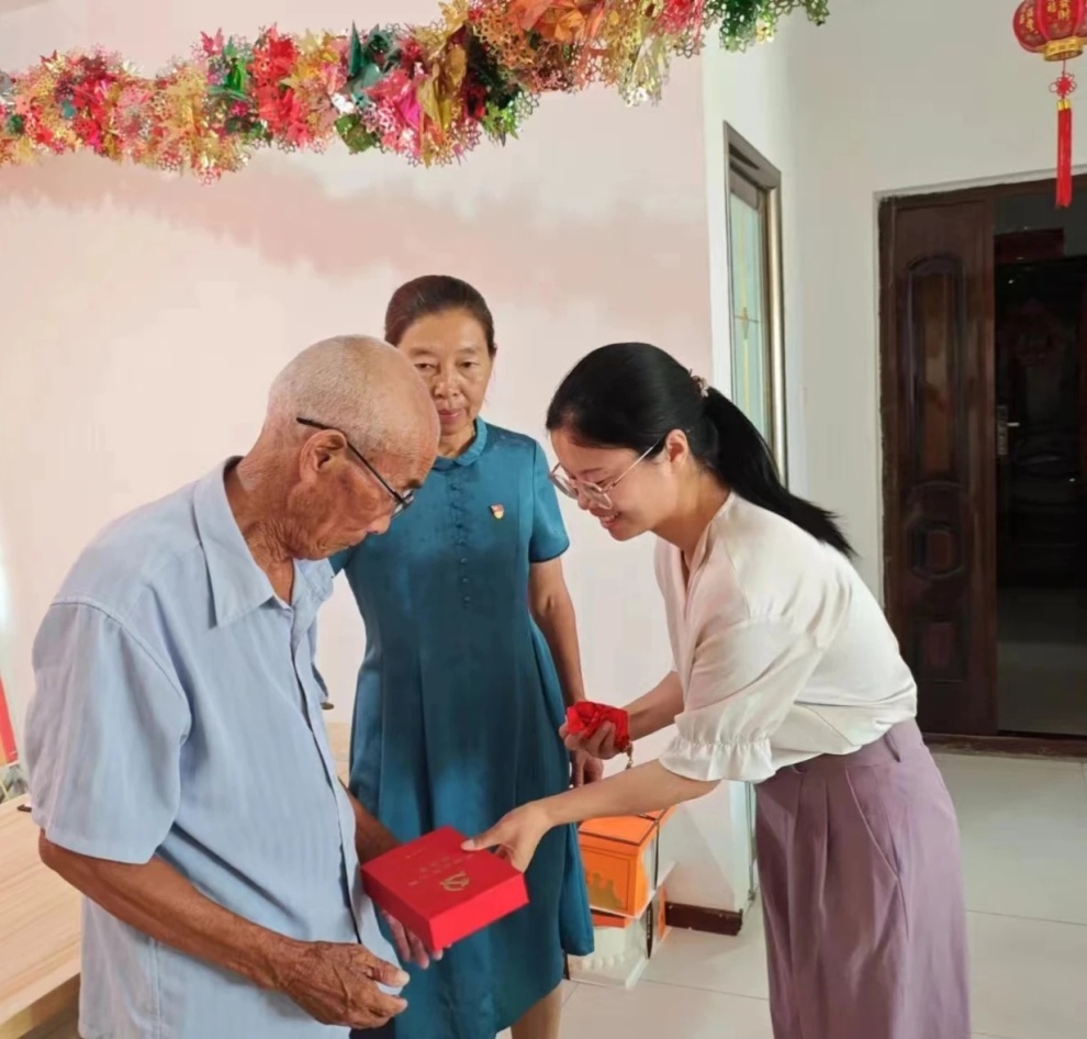 第一师四团离退休党员开展丰富多彩的主题党课活动