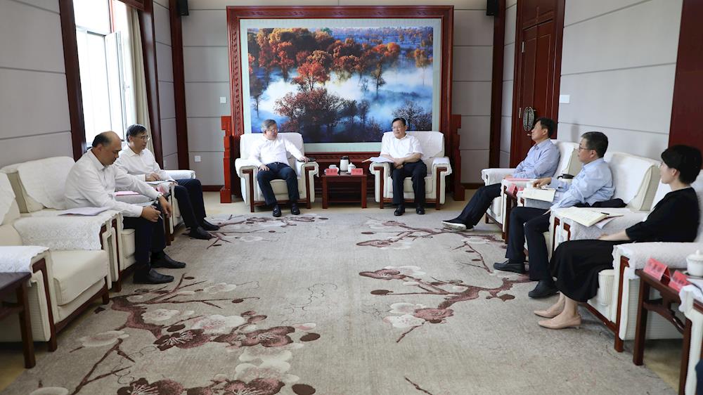 师市党政主要领导会见浙江大学医学院附属邵逸夫医院客人