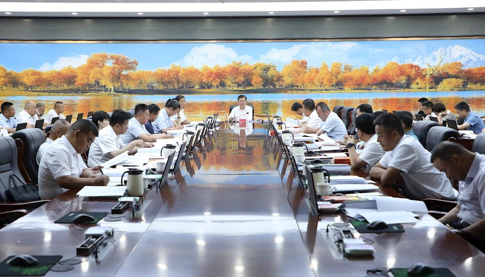 十二届师市党委常委会召开会议