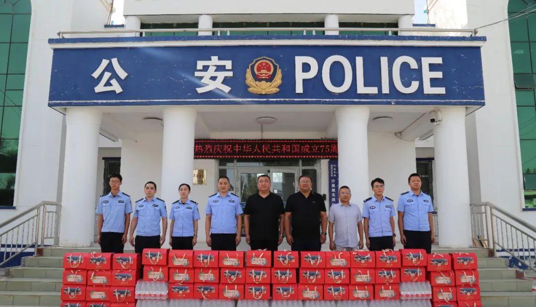 十四团党委中秋佳节慰问一线执勤民辅警