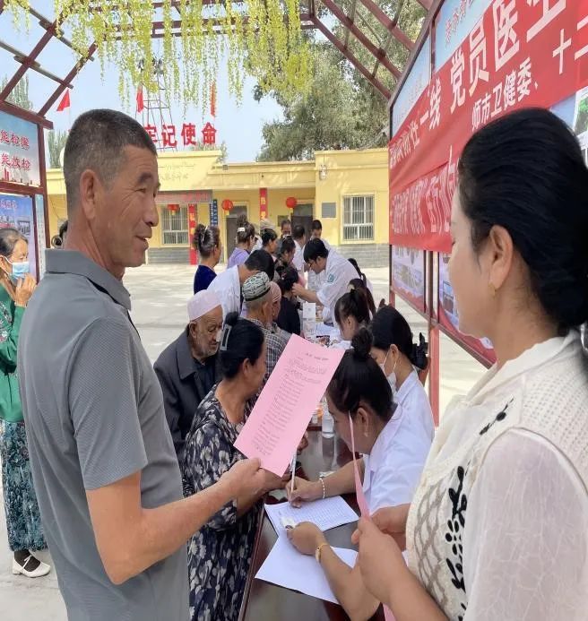托喀依乡计生协开展全民健康生活方式日宣传活动
