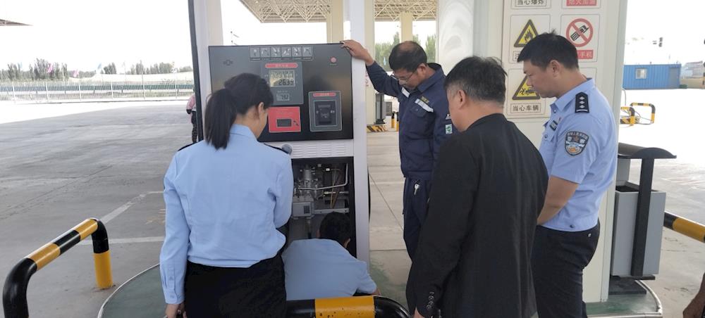 师市市场监督管理局开展加油机作弊检查专项行动