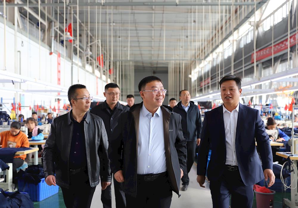 一八四团党委在五团沙河镇考察交流