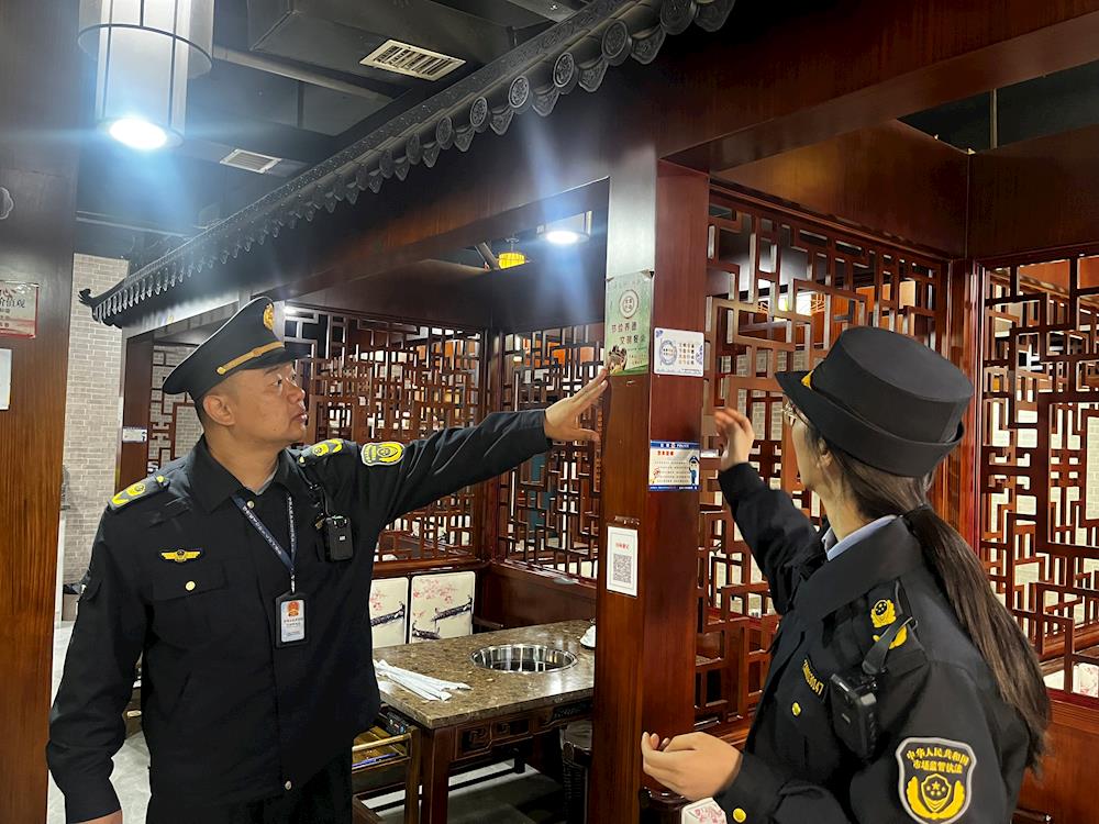 师市市场监管局在金色家园沿街餐饮店开展反对浪费崇尚节约宣贯活动