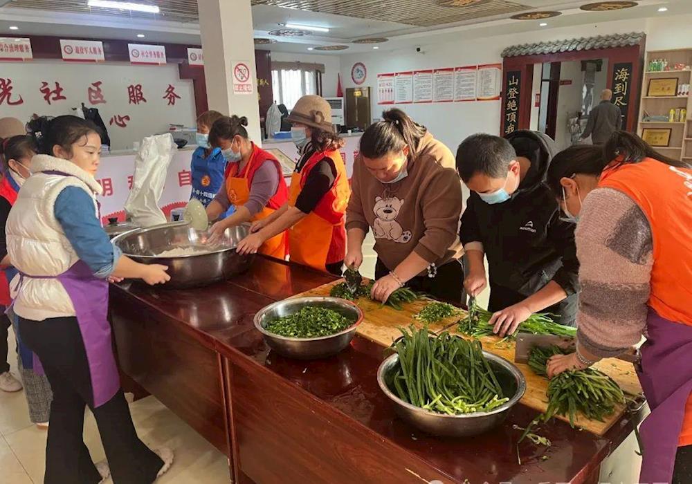 十四团组织开展“浓情暖冬至，共话邻里情”主题包饺子活动