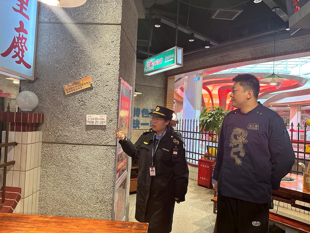 师市市场监管局在汇嘉开展“反对浪费 崇尚节约”主题宣传活动