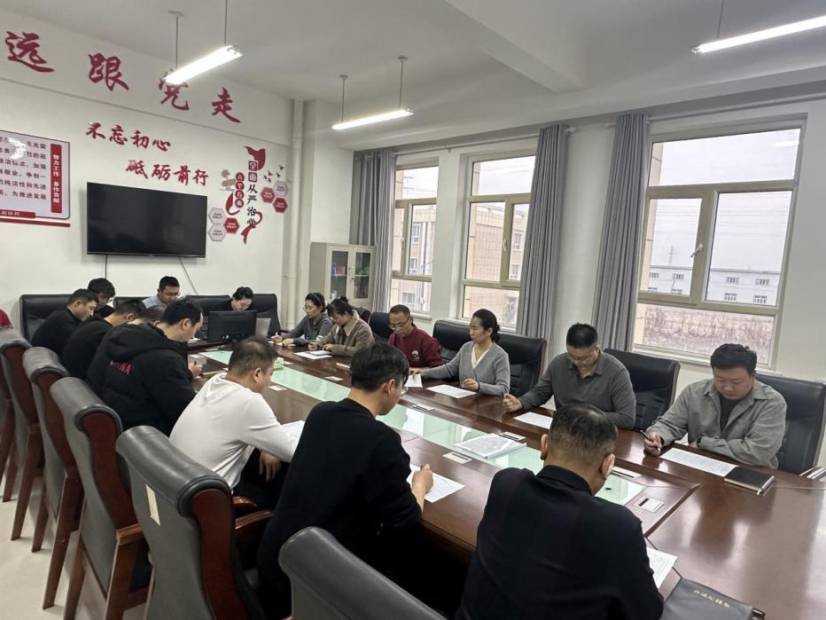 加厚地膜助力春耕  第一师农资公司保耕备耕在行动