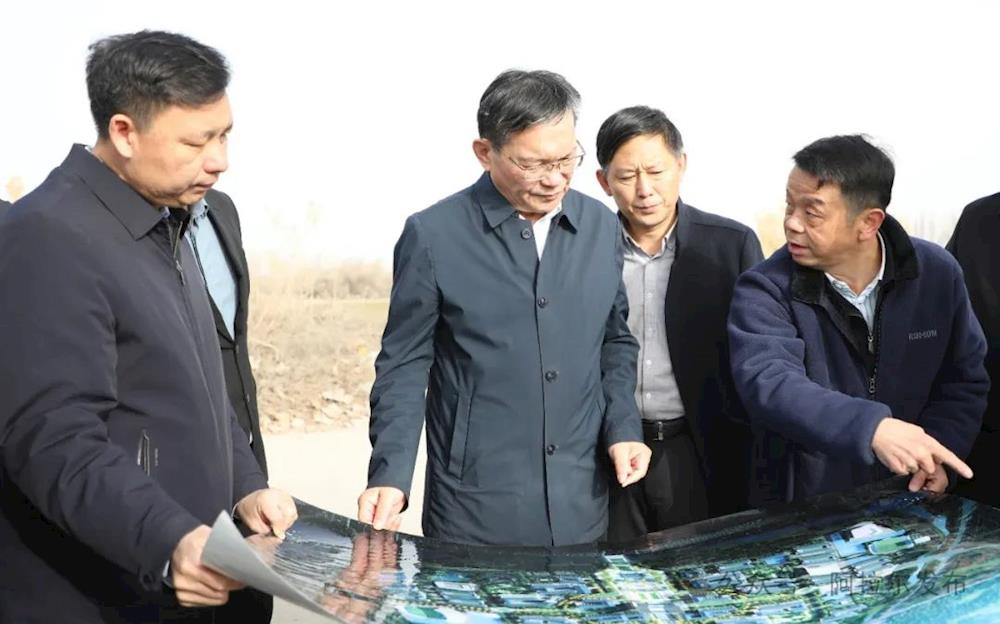 师市党委书记、政委丁翊强调研教育领域重点项目建设情况