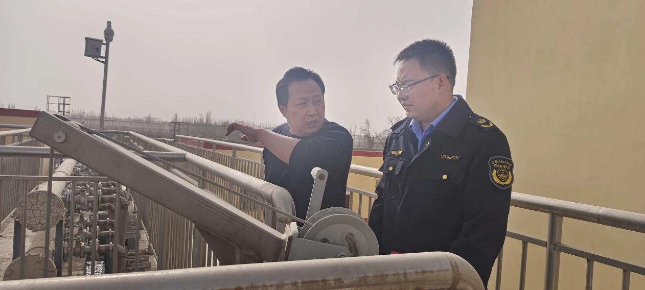 八团联合师市应急管理局对辖区重点单位开展有限空间安全督导