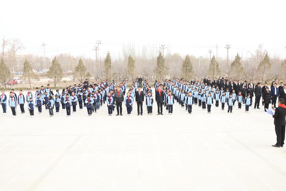 师市团委组织开展“清明祭英烈 童心永向党”主题队日活动