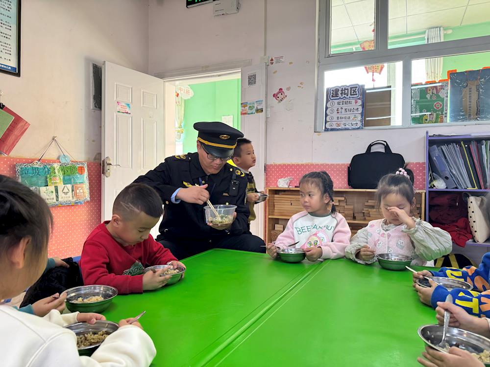 我为群众办实事 师市市场监管局在幼儿园开展食品安全专项检查