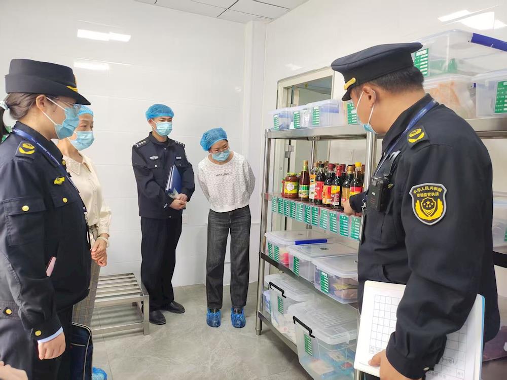筑牢安全防线 守护舌尖上的童年