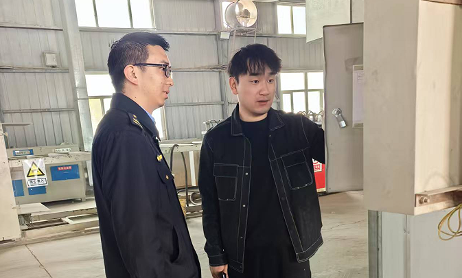 “进一次门、查多项事”——第一师阿拉尔市多部门对建材行业开展“综合一体查”上门服务