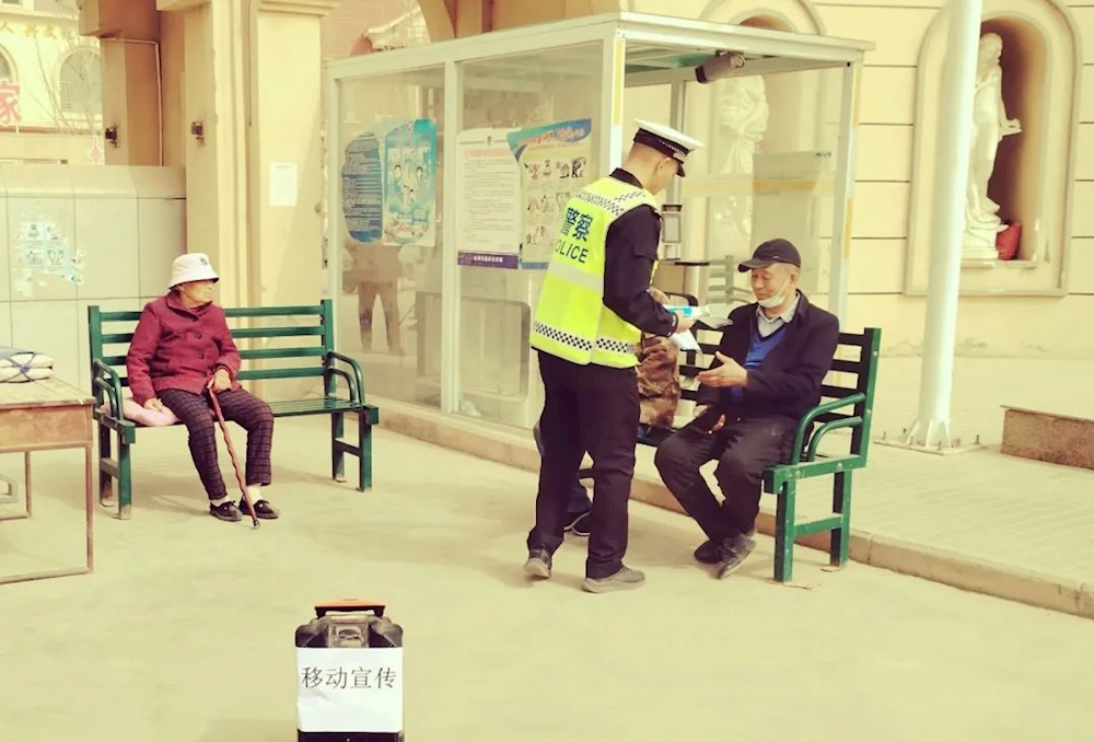 【强基工程】走街串巷 法规随行——一师交警的“流动电台”