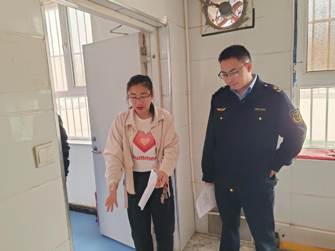 八团对辖区康养机构进行安全检查