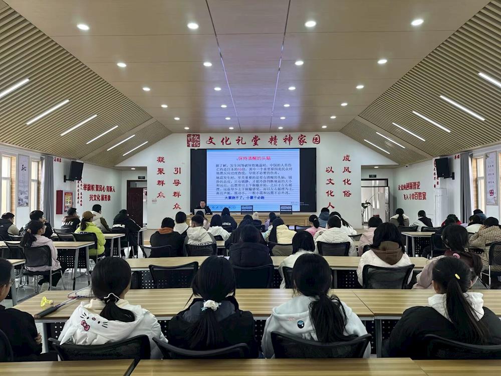 地震应急演练 为青少年儿童筑牢安全防线